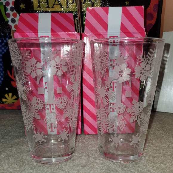 NEW T-Mobile Set of 2 Holiday Snowflake Winter Scene Pint Glass Tumblers NIB - Picture 6 of 16